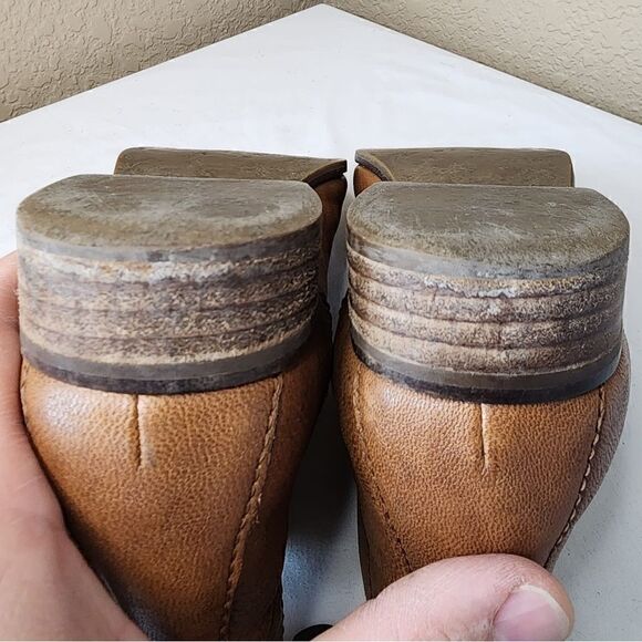 Frye- Carly Chelsea Ankle Camel Leather Pull On Neutral Booties, Size 8M - Picture 6 of 10